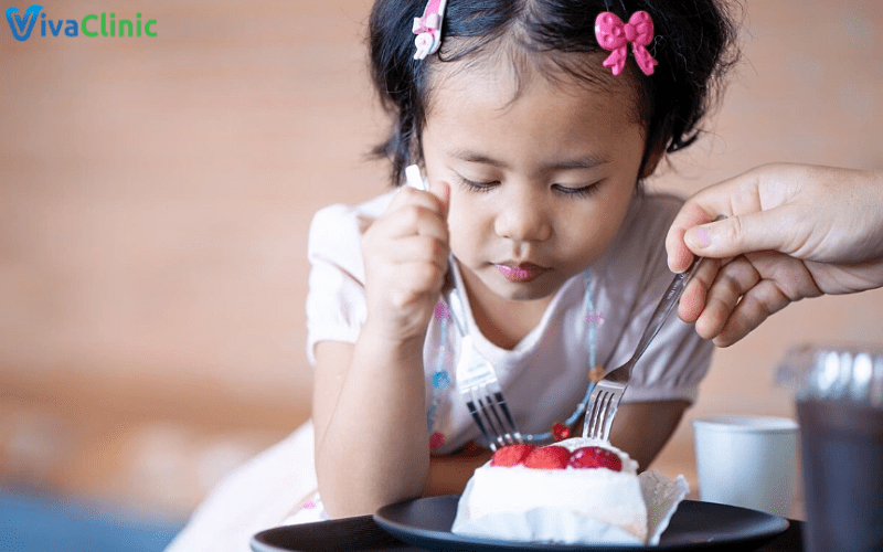 Đường là tác nhân chính gây sâu răng ở trẻ